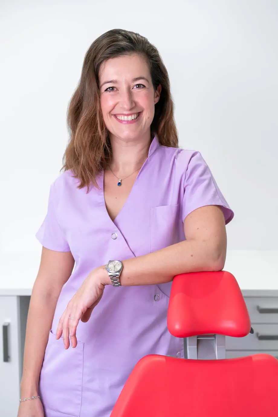 L'orthodontiste Camille Tavera fait un grand sourire